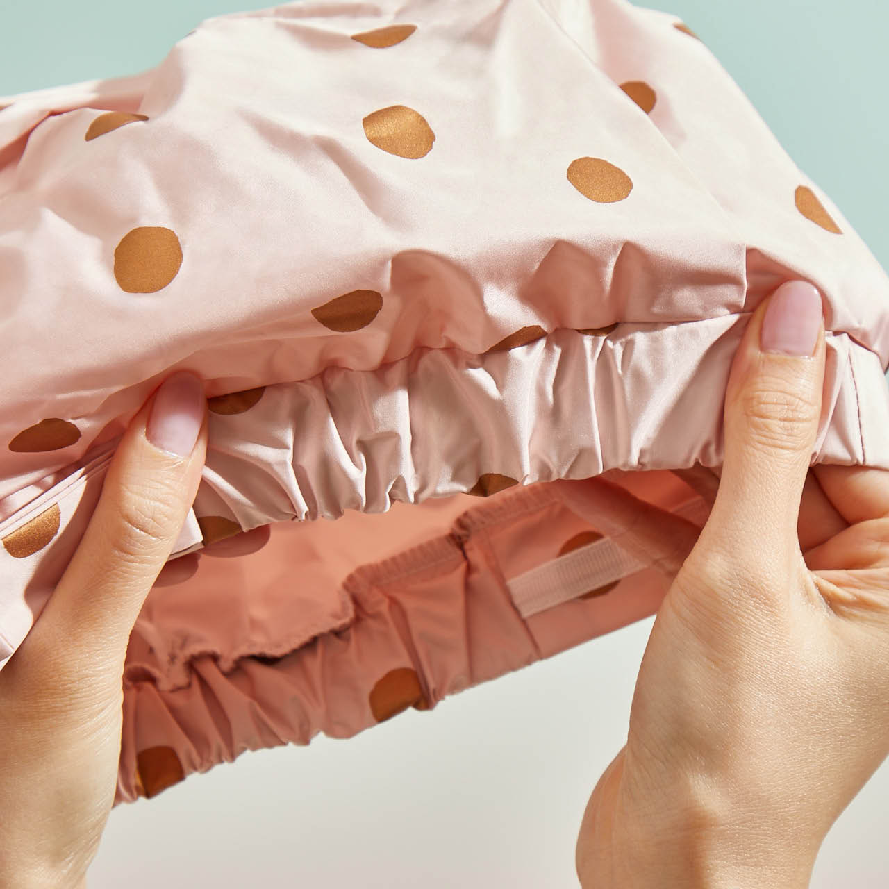 0842-CreativeProductShoot-Luxe-ShowerCap-Cleanse-BlushDot-4-1280x1280px.jpg