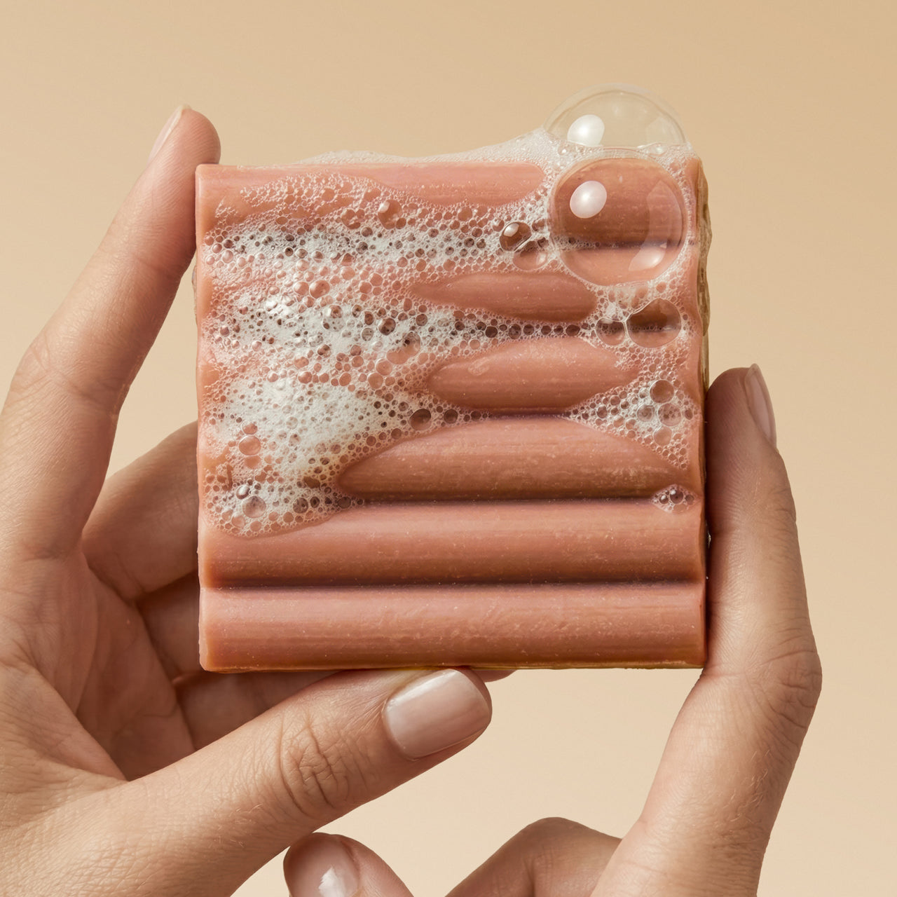 506425-AmberShoresBodyWashBar-Cleansing-BottleFreeBeauty-Model-7.jpg-1280x1280px_05b99db7-7f03-482a-b351-4658d43d6ed2.jpg