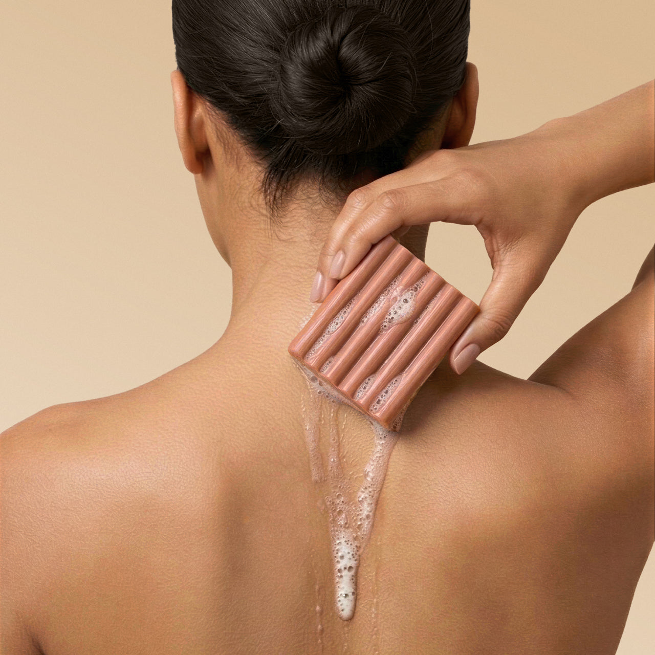 506425-AmberShoresBodyWashBar-Cleansing-BottleFreeBeauty-Model-8.jpg-1280x1280px_70d1e002-1fa5-4d8f-a7f6-4cf4fb3e62f9.jpg