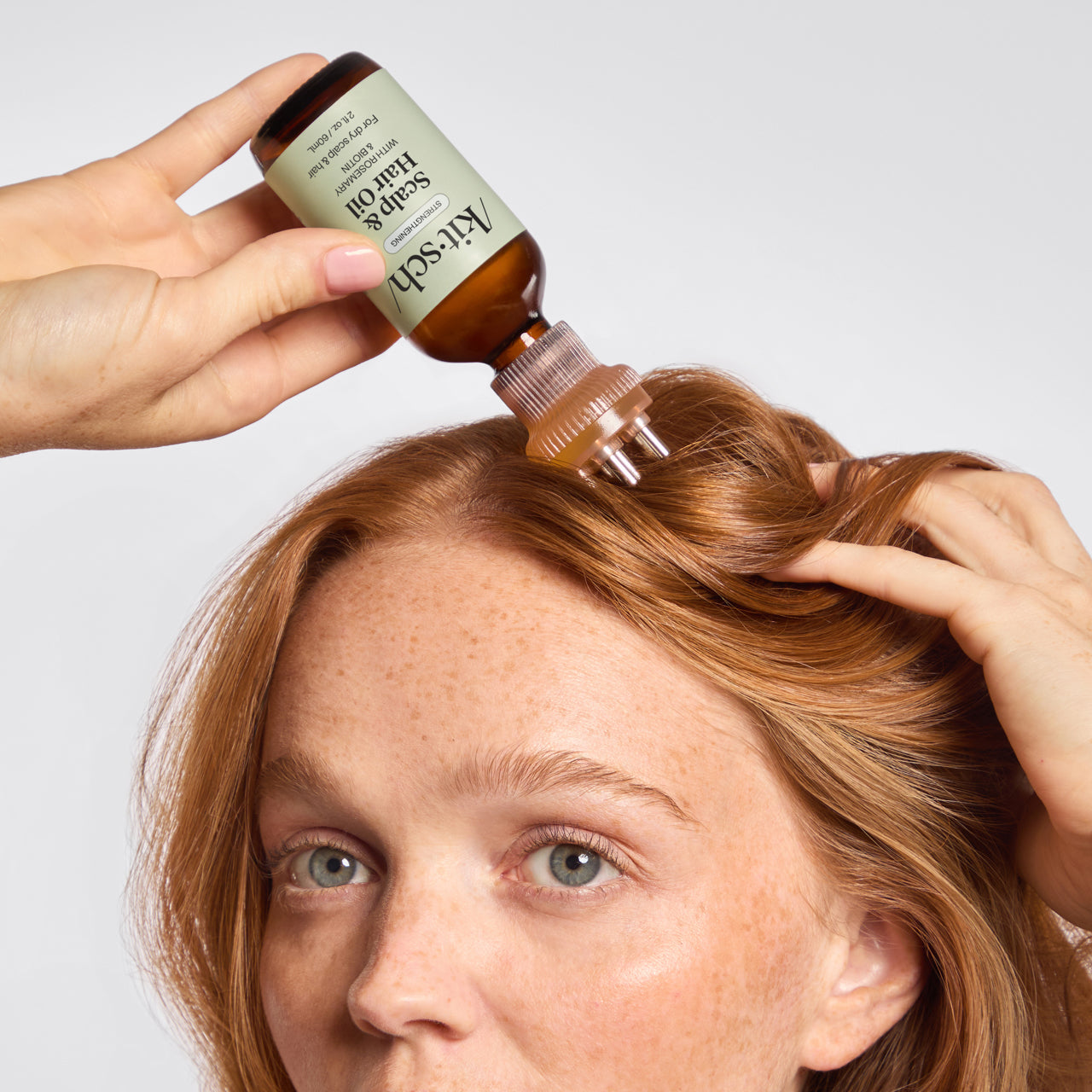 67830-60633-Scalp_HairOilApplicator-Terracotta-Model-Consumables-7-1280x1280px_6b262d0c-b1ad-4737-939d-a85d1017e8d7.jpg